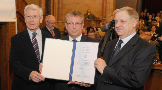 Dr. Pintér Ferenc a Parlamentben veszi át a díjat